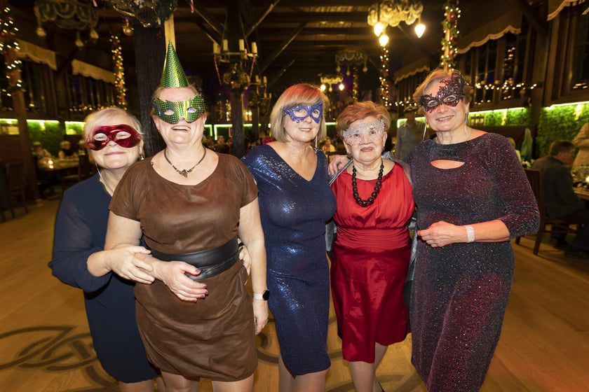 Bal maskowy seniorów z okazji Dnia Babci i Dziadka