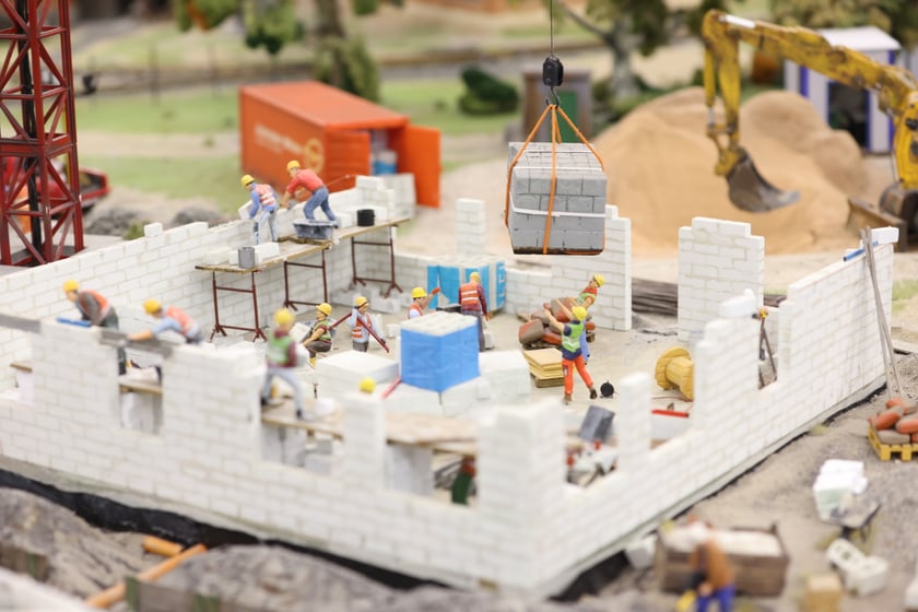 Sceny z Kolejkowa w Sky Tower