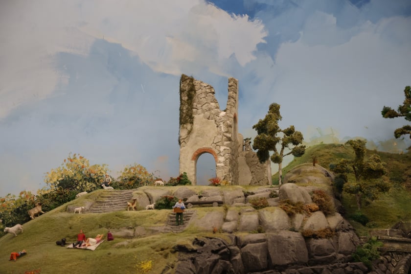 Sceny z Kolejkowa w Sky Tower