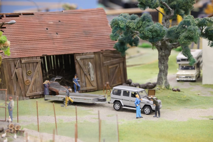 Sceny z Kolejkowa w Sky Tower