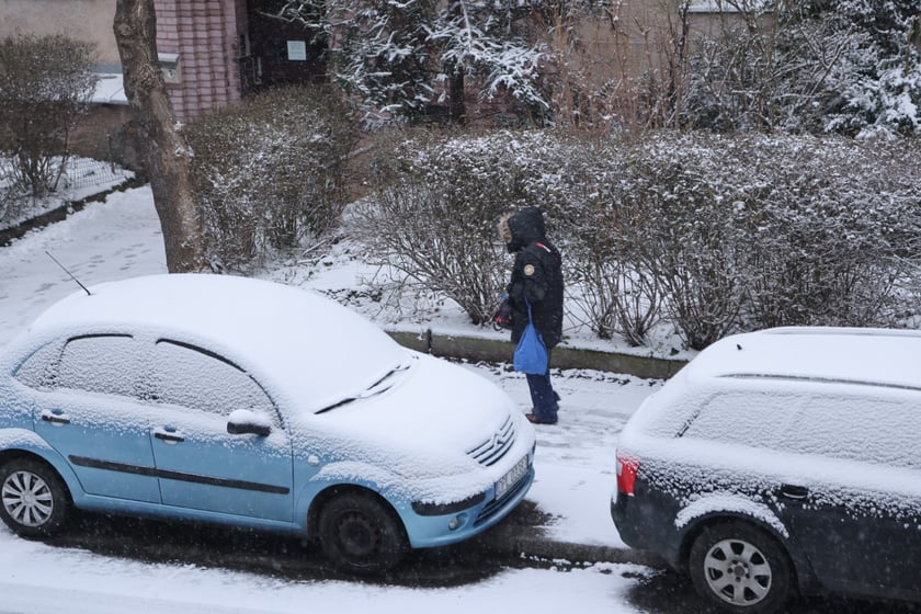 Na zdjęciach ulice we Wrocławiu w śniegu, 21.01.2023 r.