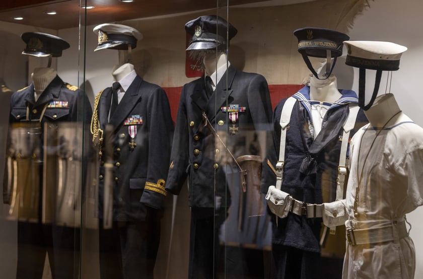 Broń, umundurowanie i odznaki wojskowe z kolekcji Muzeum Militariów we Wrocławiu