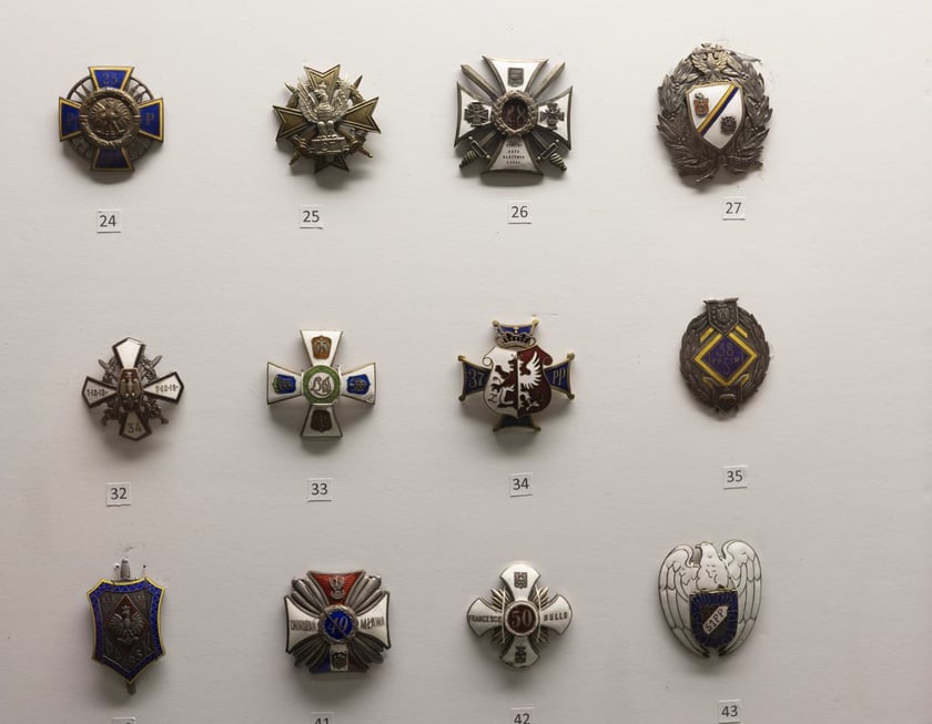 Broń, umundurowanie i odznaki wojskowe z kolekcji Muzeum Militariów we Wrocławiu