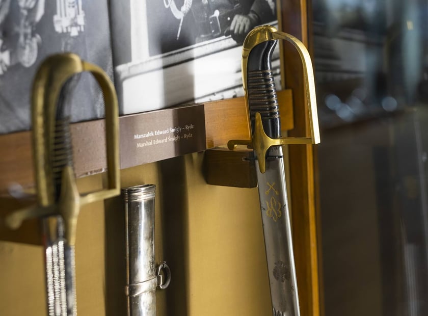 Broń, umundurowanie i odznaki wojskowe z kolekcji Muzeum Militariów we Wrocławiu