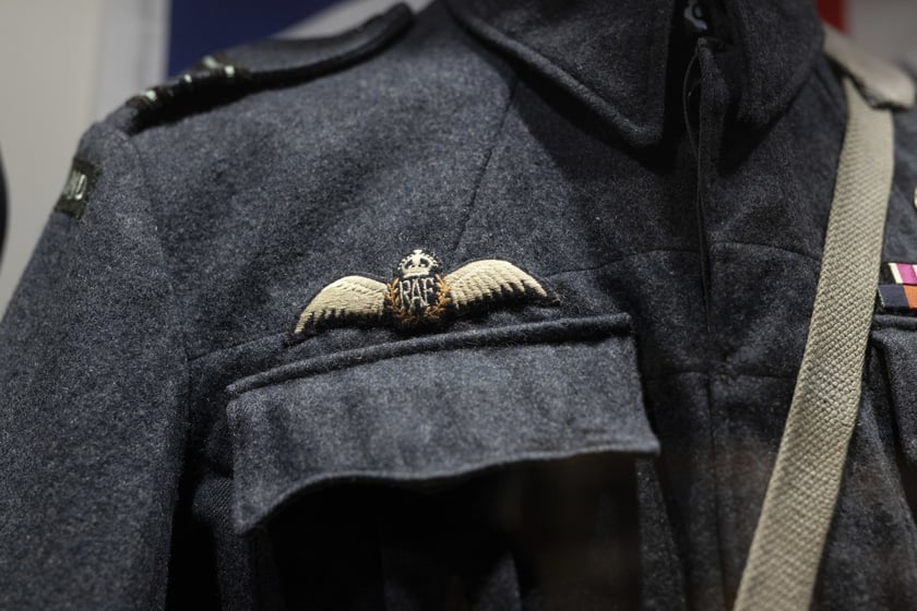 Broń, umundurowanie i odznaki wojskowe z kolekcji Muzeum Militariów we Wrocławiu