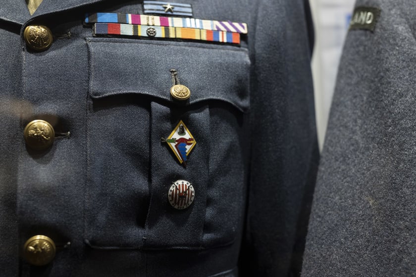 Broń, umundurowanie i odznaki wojskowe z kolekcji Muzeum Militariów we Wrocławiu