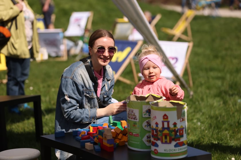 Piknik i gra terenowa na Popowicach zorganizowane przez Wrocławskie Centrum  Rozwoju Społecznego