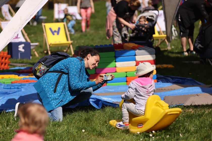 Piknik i gra terenowa na Popowicach zorganizowane przez Wrocławskie Centrum  Rozwoju Społecznego