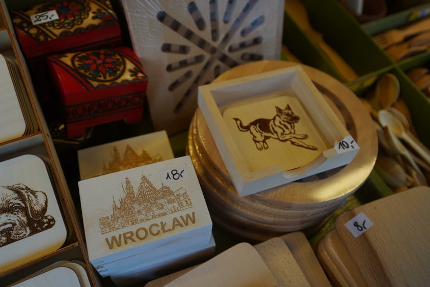 Jarmark Świętojański 2023 we Wrocławiu. Na zdjęciu produkty, które można kupić