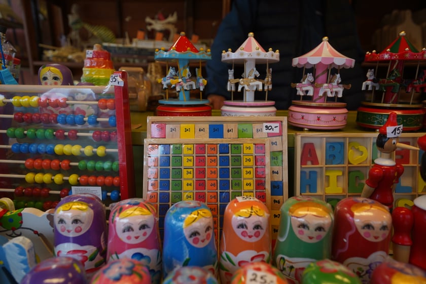 Jarmark Świętojański 2023 we Wrocławiu. Na zdjęciu produkty, które można kupić