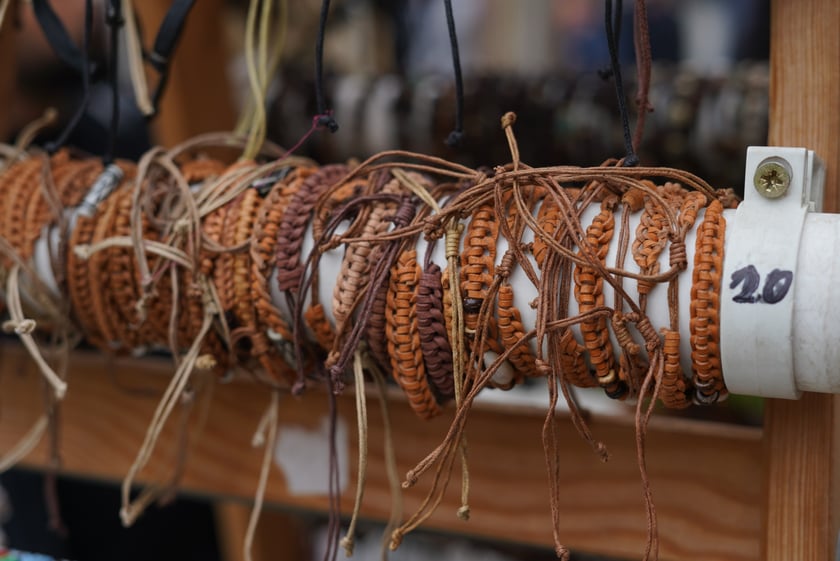 Jarmark Świętojański 2023 we Wrocławiu. Na zdjęciu produkty, które można kupić