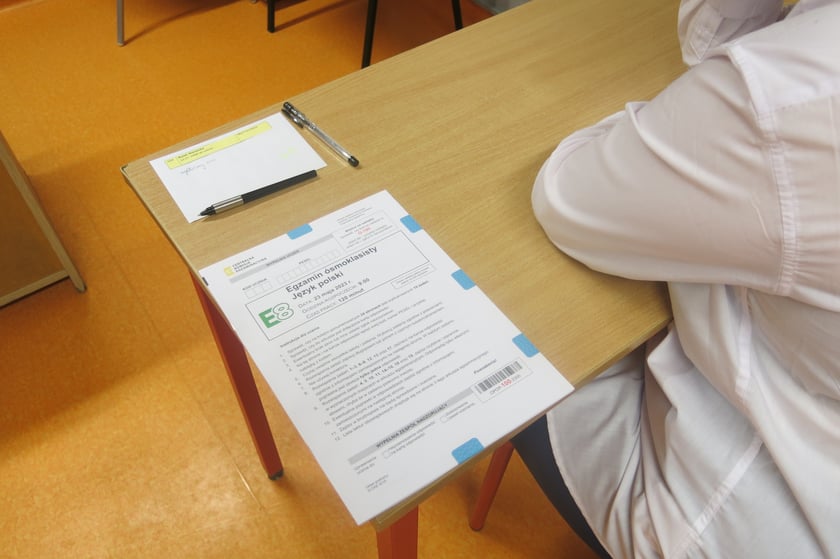 Uczniowie SP 29 we Wrocławiu przed egzaminem z języka polskiego