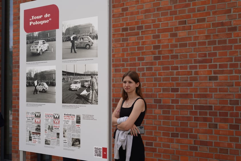 Zlot zabytkowych maluchów w CH Zajezdnia we Wrocławiu