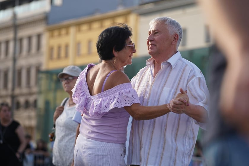Uczestnicy potańcówki na pl. Wolności w sobotę 8 lipca
