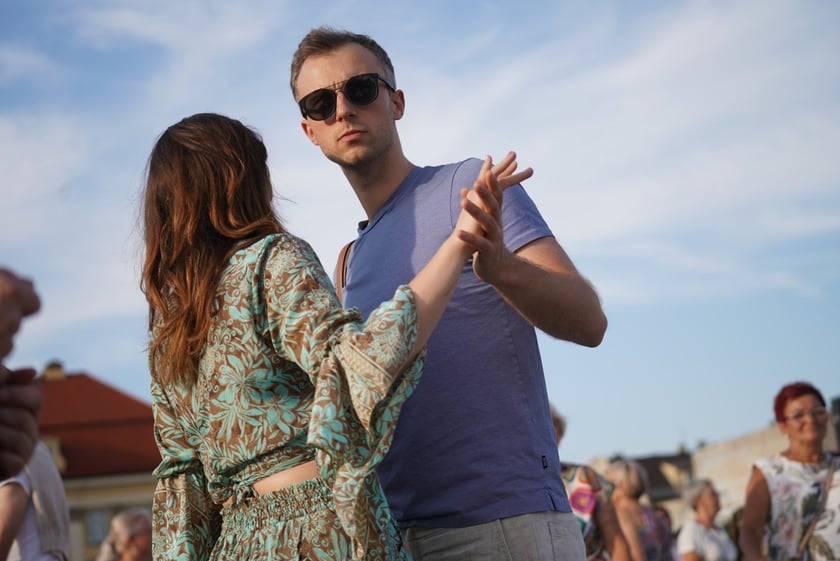 Uczestnicy potańcówki na pl. Wolności w sobotę 8 lipca