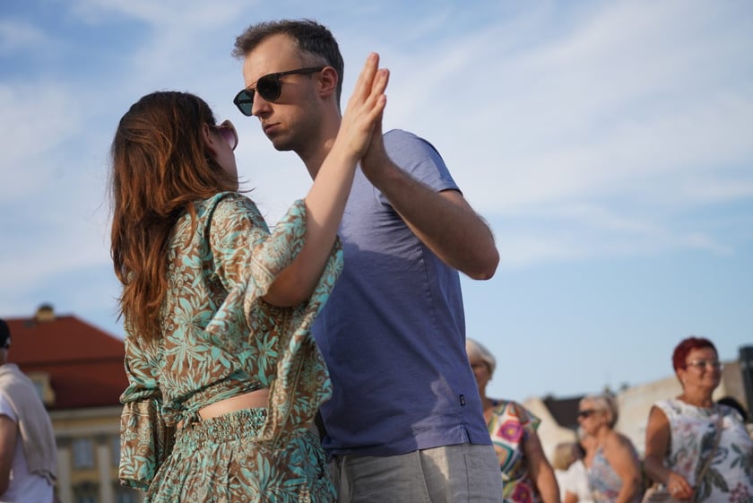 Uczestnicy potańcówki na pl. Wolności w sobotę 8 lipca