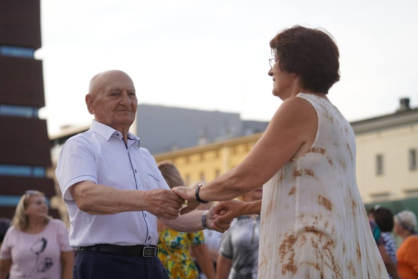 Uczestnicy potańcówki na pl. Wolności w sobotę 8 lipca