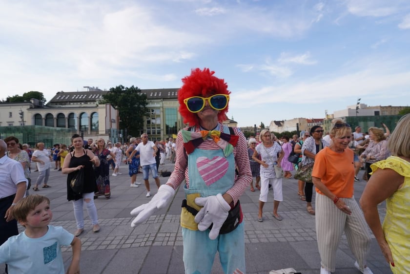 Uczestnicy potańcówki na pl. Wolności w sobotę 8 lipca