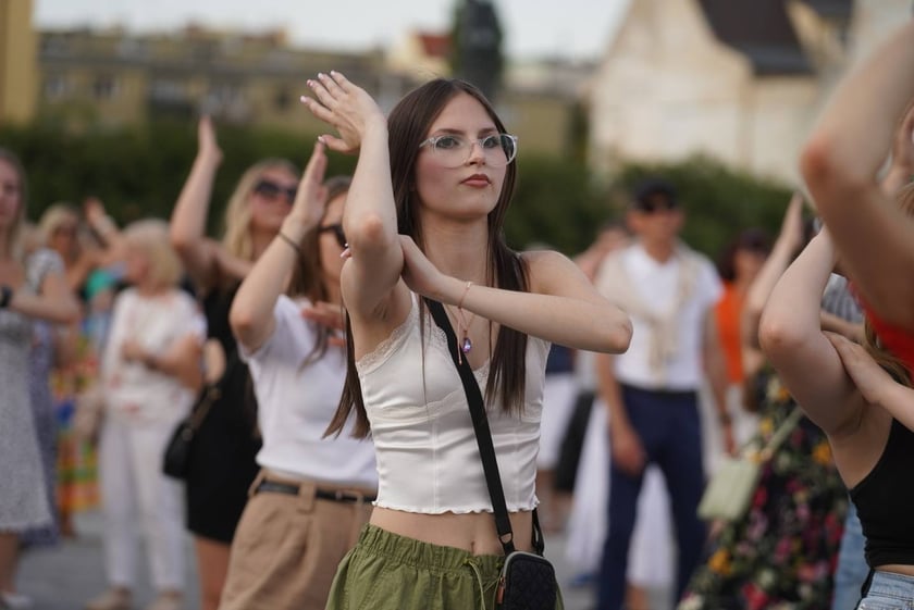 Uczestnicy potańcówki na pl. Wolności w sobotę 8 lipca