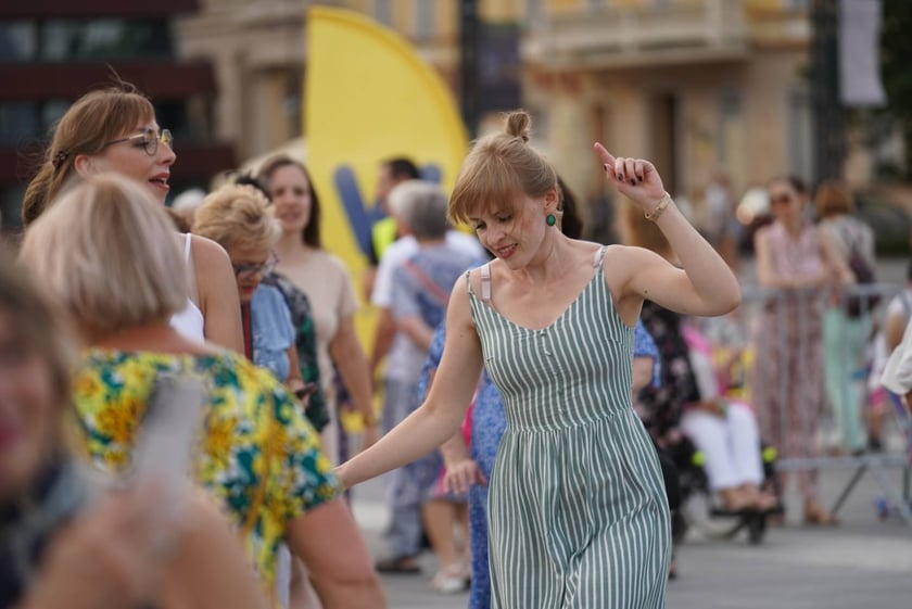 Uczestnicy potańcówki na pl. Wolności w sobotę 8 lipca