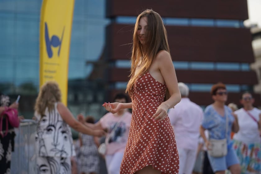 Uczestnicy potańcówki na pl. Wolności w sobotę 8 lipca