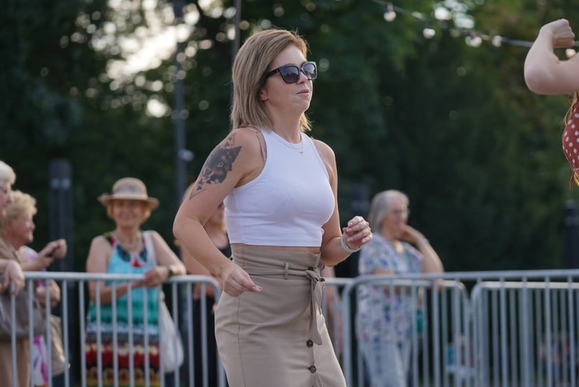 Uczestnicy potańcówki na pl. Wolności w sobotę 8 lipca