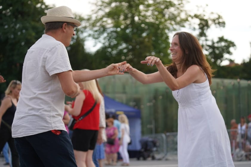 Uczestnicy potańcówki na pl. Wolności w sobotę 8 lipca