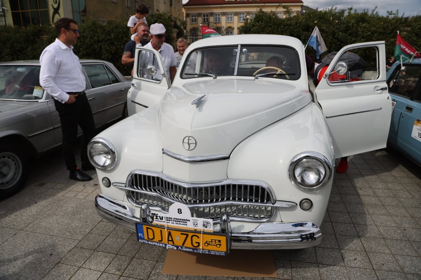 Uczestnicy Rajdu dla Zuchwałych na placu Wolności we Wrocławiu