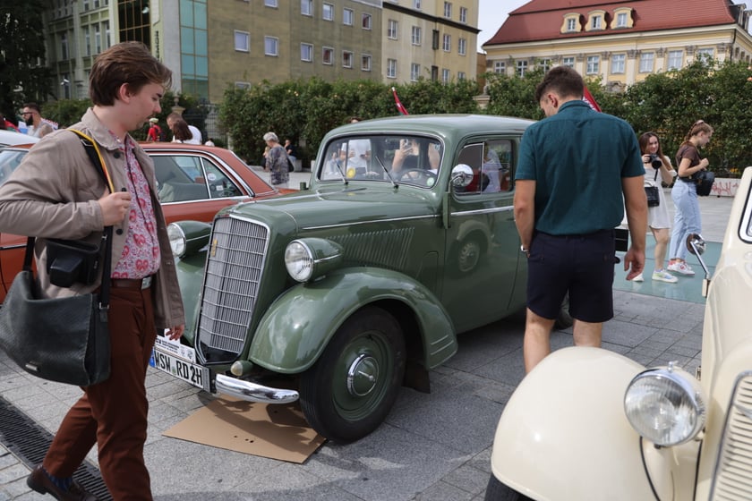 Uczestnicy Rajdu dla Zuchwałych na placu Wolności we Wrocławiu