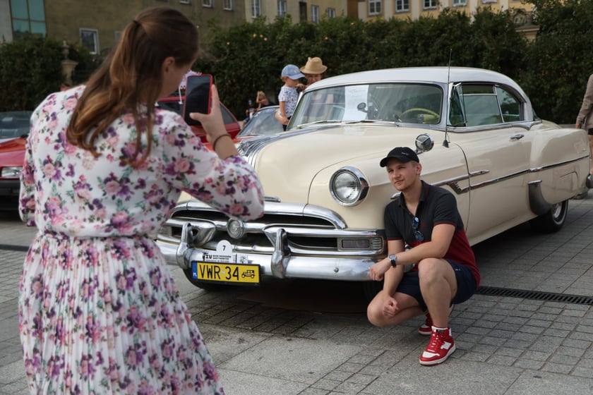 Uczestnicy Rajdu dla Zuchwałych na placu Wolności we Wrocławiu