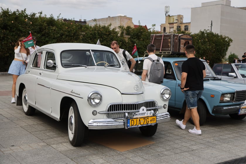 Uczestnicy Rajdu dla Zuchwałych na placu Wolności we Wrocławiu