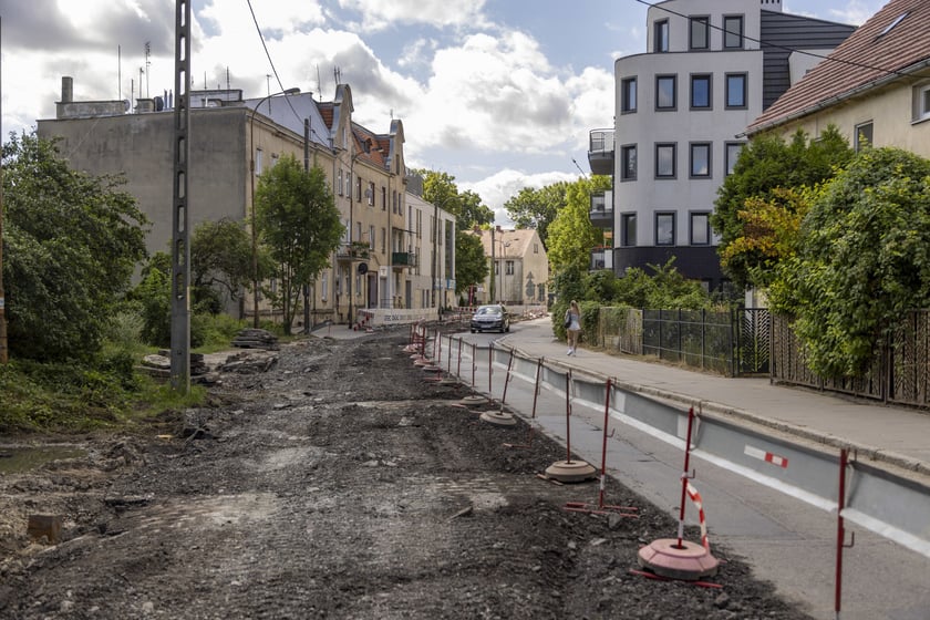 Przebudowa ulicy Dolnobrzeskiej na osiedlu Leśnica, sierpień 2023