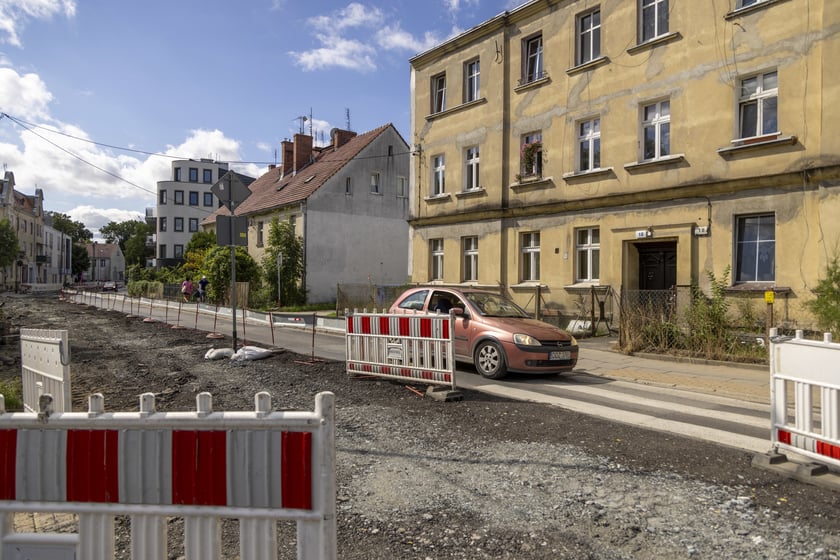 Przebudowa ulicy Dolnobrzeskiej na osiedlu Leśnica, sierpień 2023
