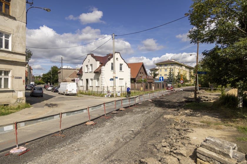 Przebudowa ulicy Dolnobrzeskiej na osiedlu Leśnica, sierpień 2023