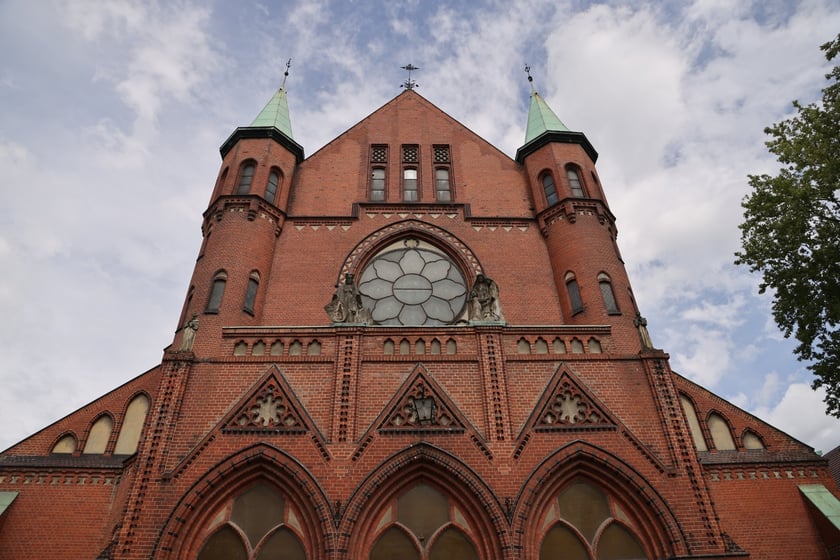 Cmentarz przy klasztorze franciszkanów na Karłowicach