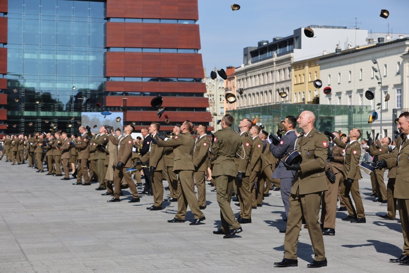 Promocja absolwent&oacute;w Akademii Wojsk Lądowych na pierwszy stopień oficerski (wrzesień 2023)