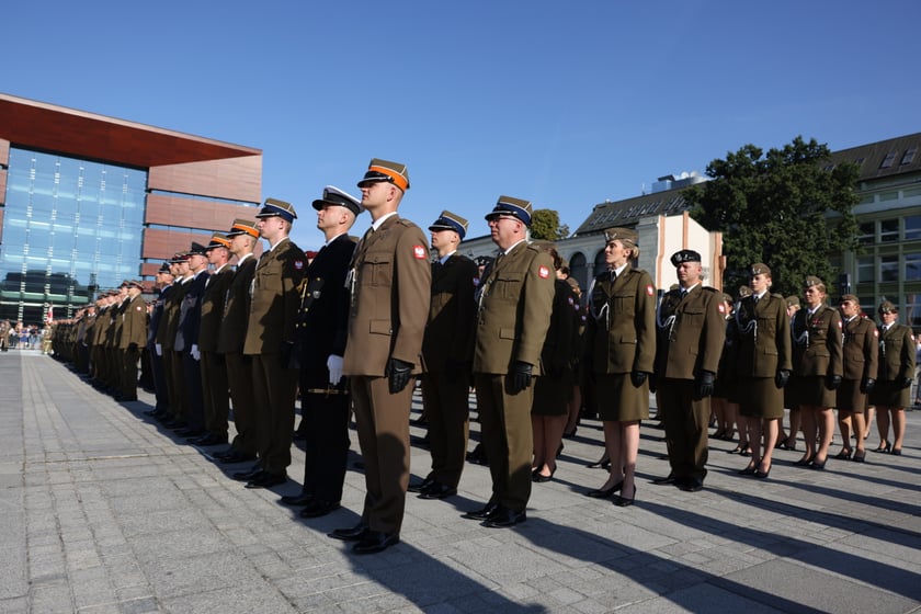 Promocja absolwent&oacute;w Akademii Wojsk Lądowych na pierwszy stopień oficerski (wrzesień 2023)