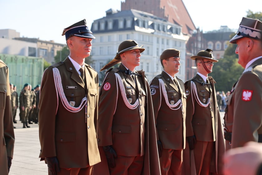 Promocja absolwent&oacute;w Akademii Wojsk Lądowych na pierwszy stopień oficerski (wrzesień 2023)