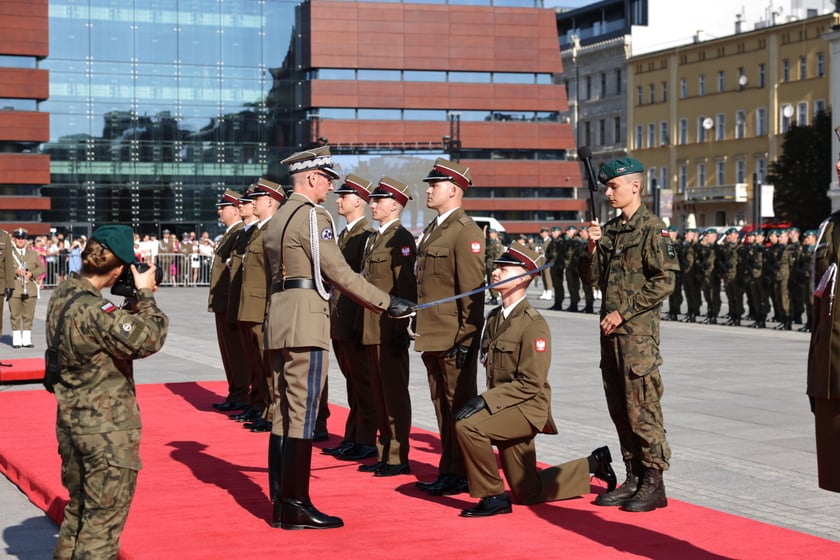 Promocja absolwent&oacute;w Akademii Wojsk Lądowych na pierwszy stopień oficerski (wrzesień 2023)