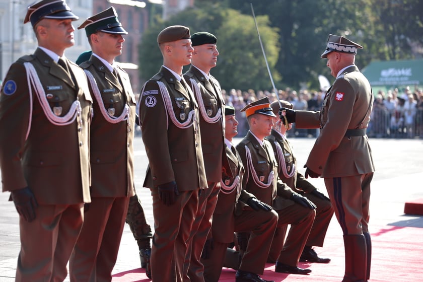 Promocja absolwent&oacute;w Akademii Wojsk Lądowych na pierwszy stopień oficerski (wrzesień 2023)