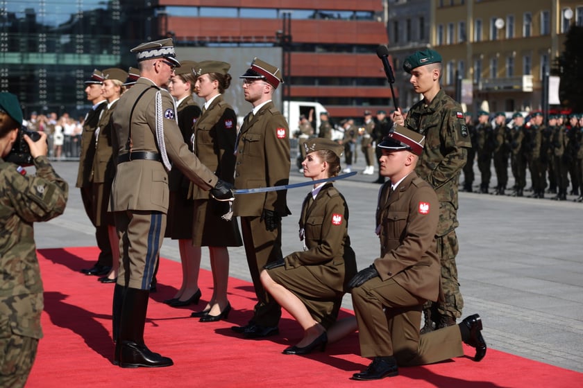 Promocja absolwent&oacute;w Akademii Wojsk Lądowych na pierwszy stopień oficerski (wrzesień 2023)