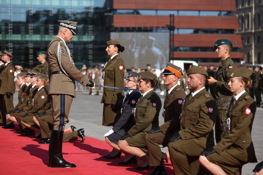 Promocja absolwent&oacute;w Akademii Wojsk Lądowych na pierwszy stopień oficerski (wrzesień 2023)