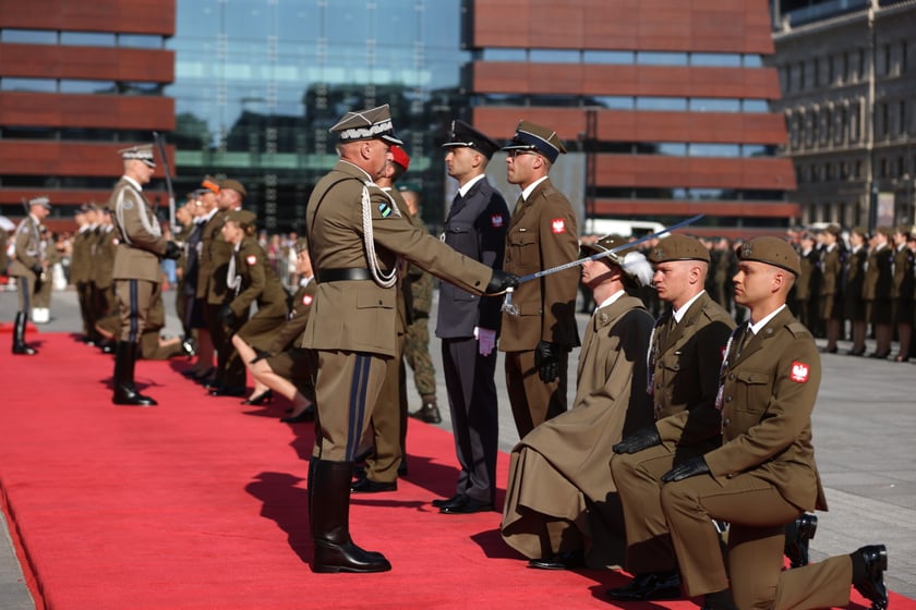 Promocja absolwent&oacute;w Akademii Wojsk Lądowych na pierwszy stopień oficerski (wrzesień 2023)