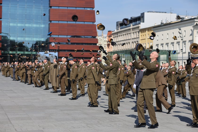 Promocja absolwent&oacute;w Akademii Wojsk Lądowych na pierwszy stopień oficerski (wrzesień 2023)