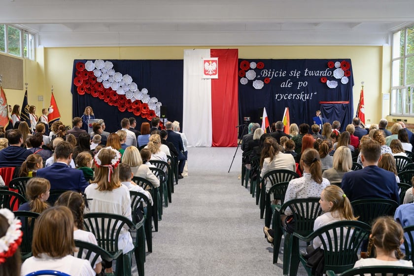 Uroczystości nadania imienia Szkole Podstawowej nr 4 we Wrocławiu