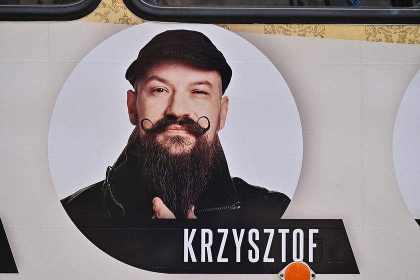 Plebiscyt Złoty Wąs lansuje męską profilaktykę zdrowotną. Do akcji włączyło się MPK udostępniając tramwaj, który promuje akcję.