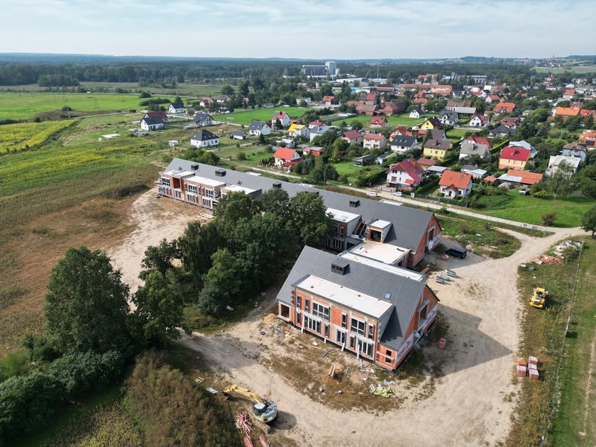Budowa i wizualizacje nowego budynku szkoły podstawowej w Skokowej, w gminie Prusice