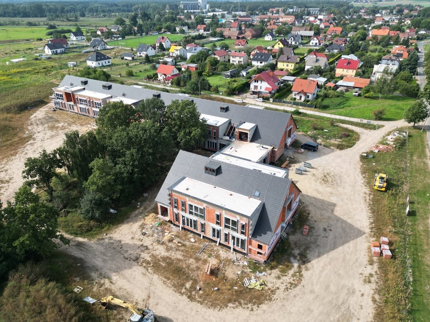 Budowa i wizualizacje nowego budynku szkoły podstawowej w Skokowej, w gminie Prusice
