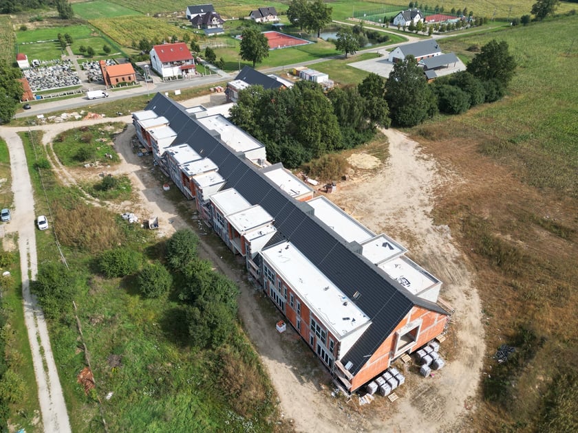Budowa i wizualizacje nowego budynku szkoły podstawowej w Skokowej, w gminie Prusice