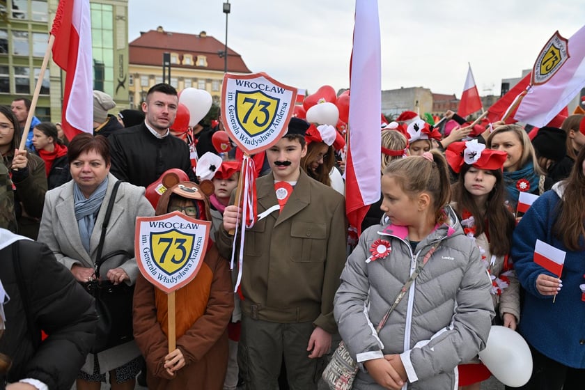 Uczestnicy parady 11 listopada 2023 r.